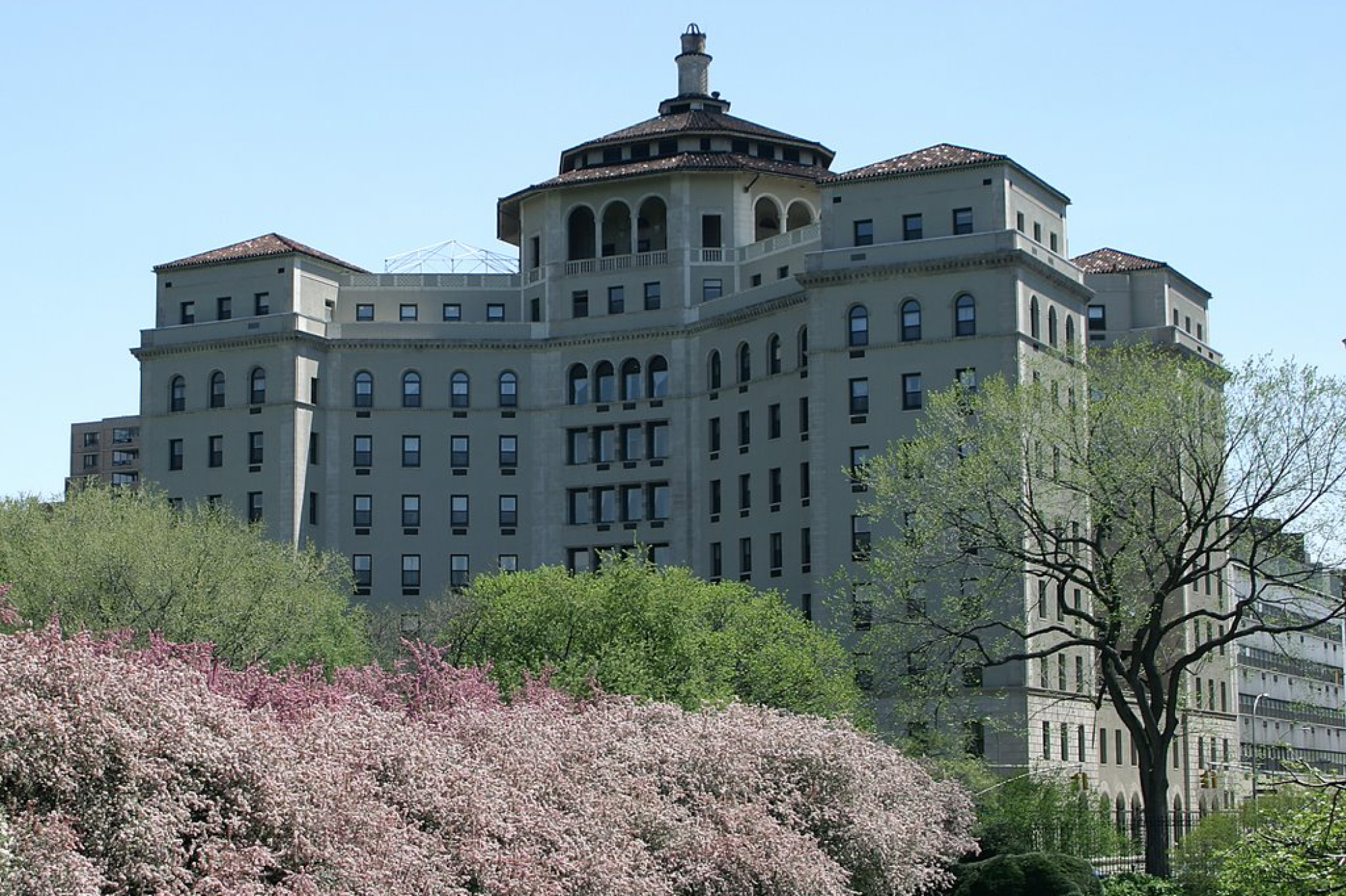 The flower-fifth avenue hospital, a large building with many stories and scalloped detailing along the roof